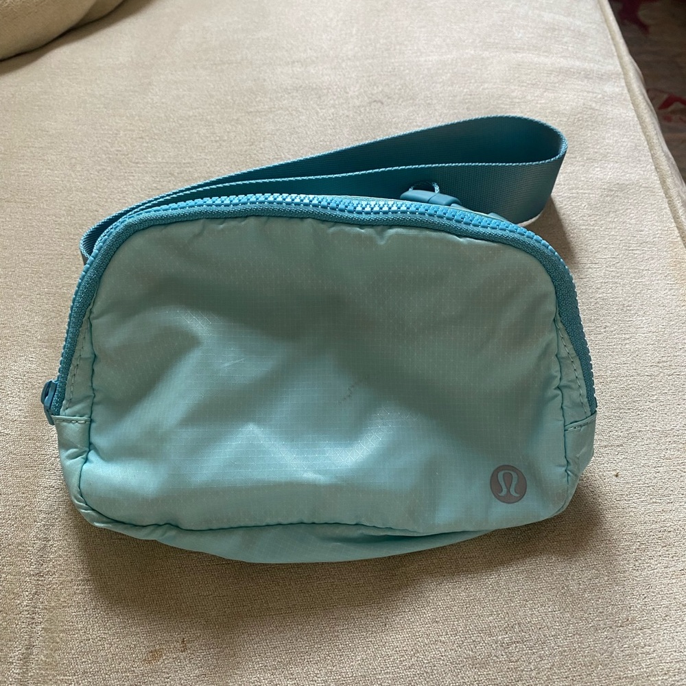 Lululemon Everywhere Belt Bag
